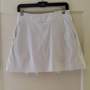 White Golf Skirt size s
Renwick
Classic skort with back pleat detail